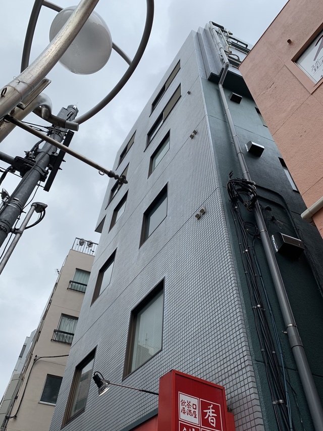 事務所が入る河合ビルの外観